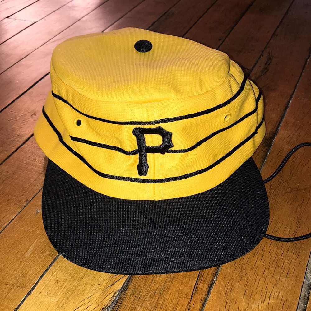 MLB Pittsburgh Pirates Yellow and Black Striped‎ Bucket Hat